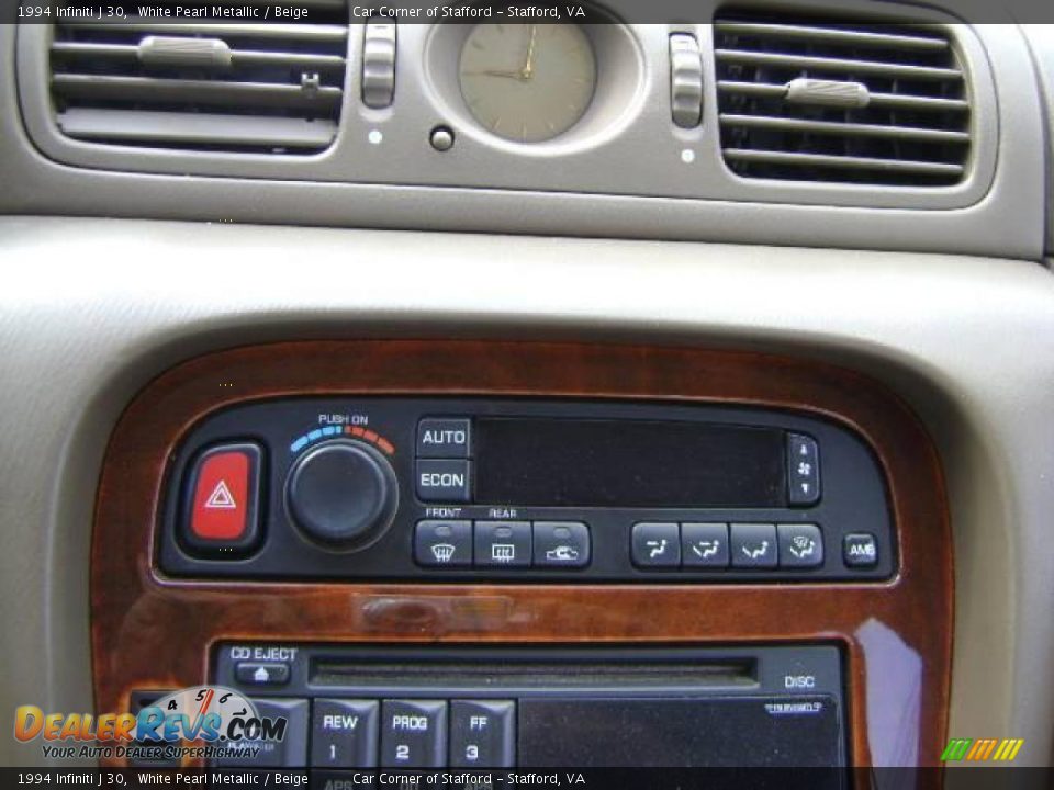 1994 Infiniti J 30 White Pearl Metallic / Beige Photo #15