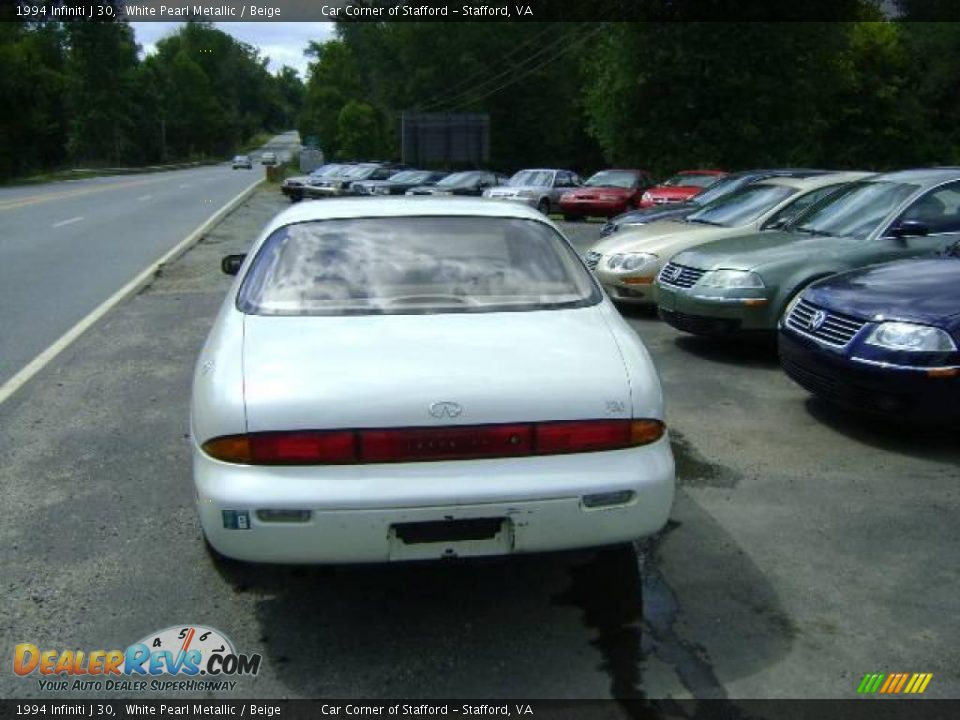 1994 Infiniti J 30 White Pearl Metallic / Beige Photo #18