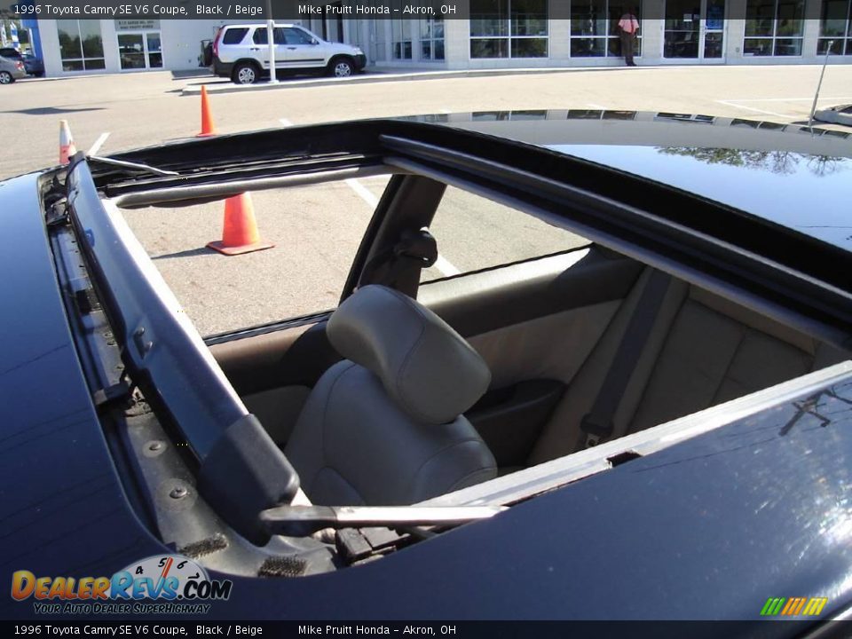 1996 Toyota Camry SE V6 Coupe Black / Beige Photo #10