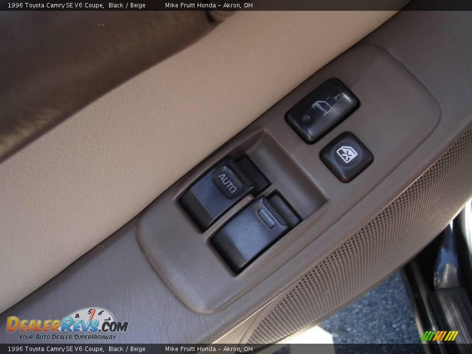 1996 Toyota Camry SE V6 Coupe Black / Beige Photo #21
