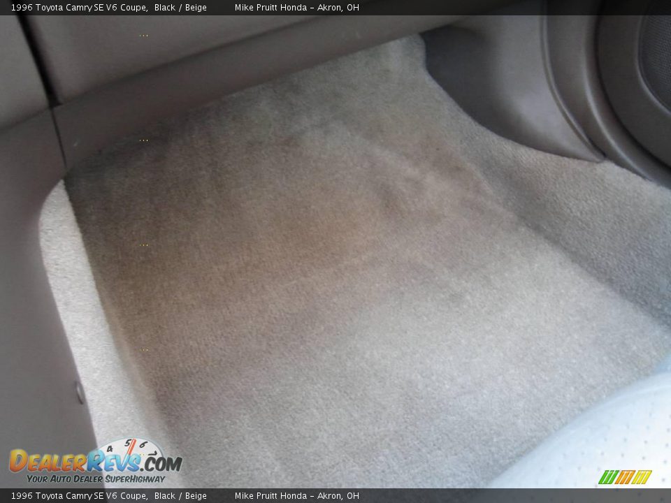 1996 Toyota Camry SE V6 Coupe Black / Beige Photo #28