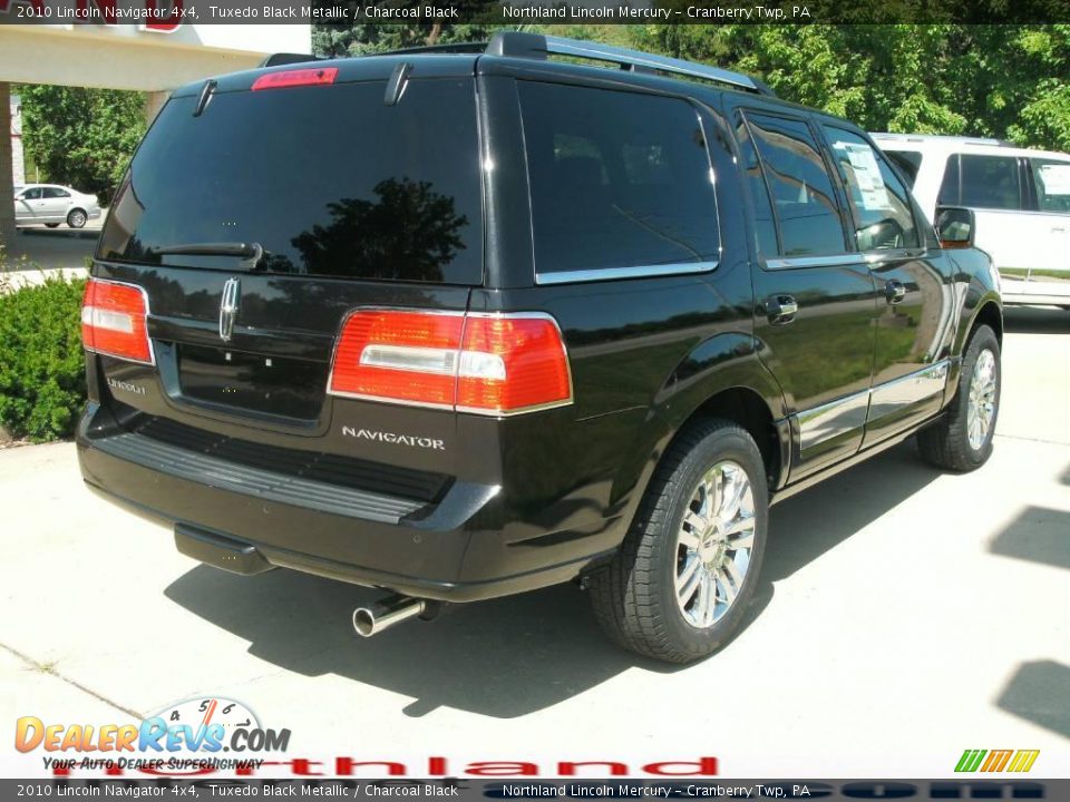 2010 Lincoln Navigator 4x4 Tuxedo Black Metallic / Charcoal Black Photo #2