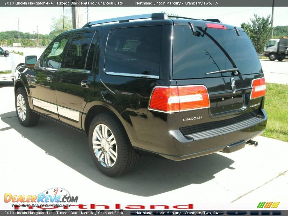 2010 Lincoln Navigator 4x4 Tuxedo Black Metallic / Charcoal Black Photo #4