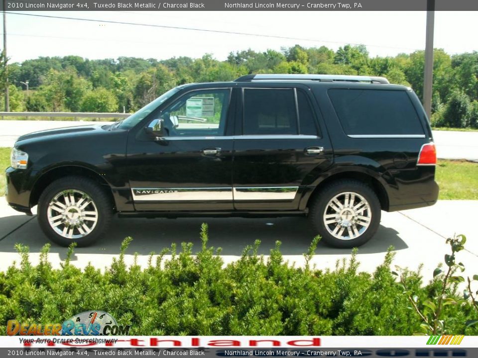 2010 Lincoln Navigator 4x4 Tuxedo Black Metallic / Charcoal Black Photo #5