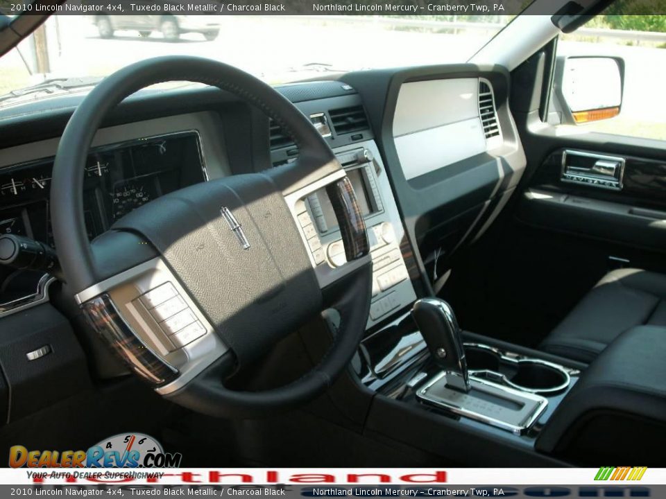2010 Lincoln Navigator 4x4 Tuxedo Black Metallic / Charcoal Black Photo #7