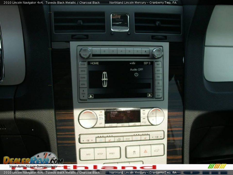 2010 Lincoln Navigator 4x4 Tuxedo Black Metallic / Charcoal Black Photo #17
