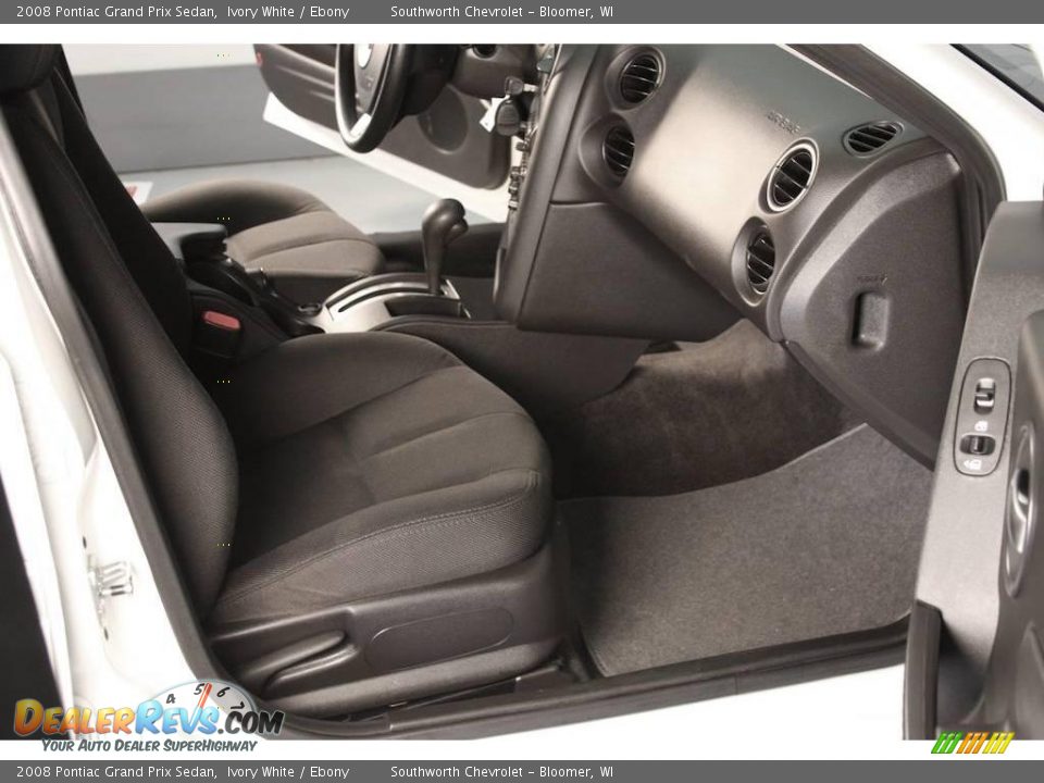 2008 Pontiac Grand Prix Sedan Ivory White / Ebony Photo #4