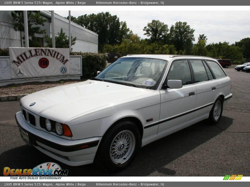 1995 BMW 5 Series 525i Wagon Alpine White / Beige Photo #1