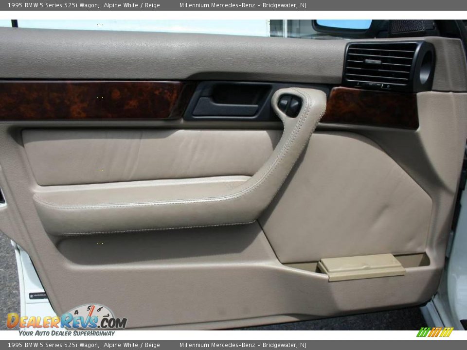 1995 BMW 5 Series 525i Wagon Alpine White / Beige Photo #9