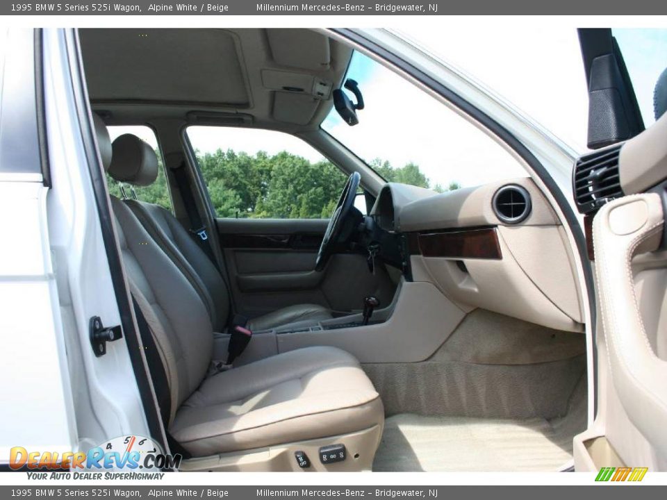 1995 BMW 5 Series 525i Wagon Alpine White / Beige Photo #12