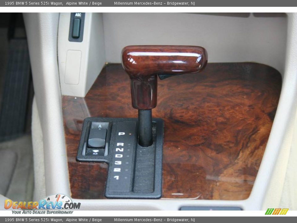 1995 BMW 5 Series 525i Wagon Alpine White / Beige Photo #17
