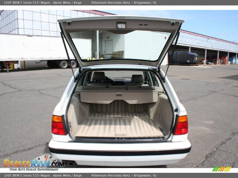 1995 BMW 5 Series 525i Wagon Alpine White / Beige Photo #20