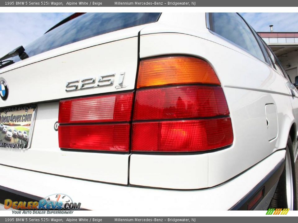 1995 BMW 5 Series 525i Wagon Alpine White / Beige Photo #21