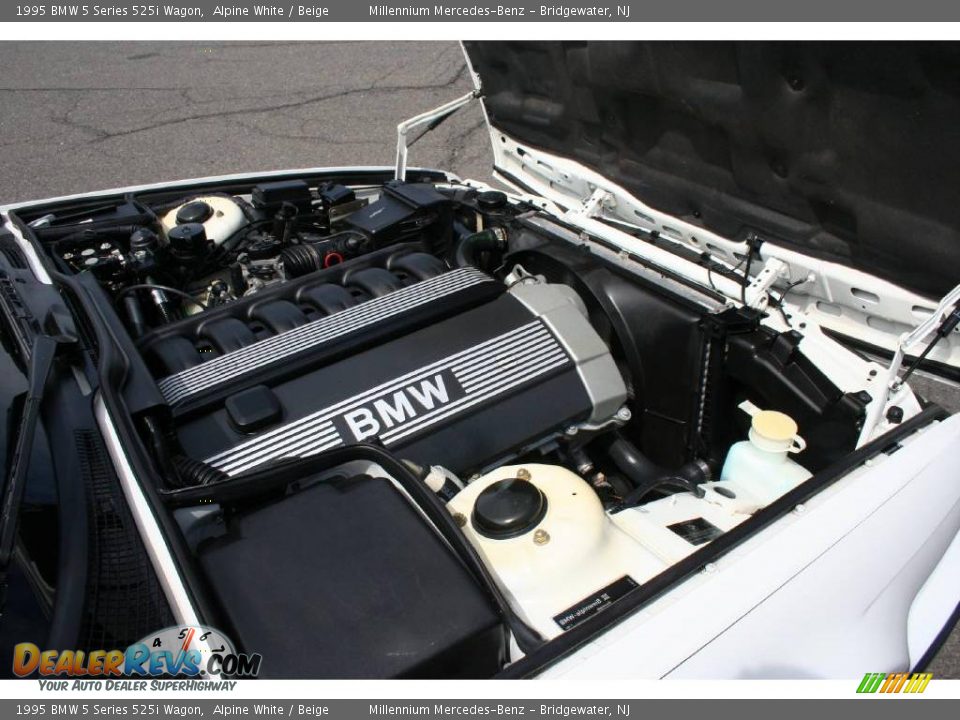 1995 BMW 5 Series 525i Wagon Alpine White / Beige Photo #22