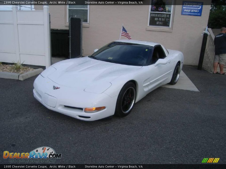 1998 Chevrolet Corvette Coupe Arctic White / Black Photo #2