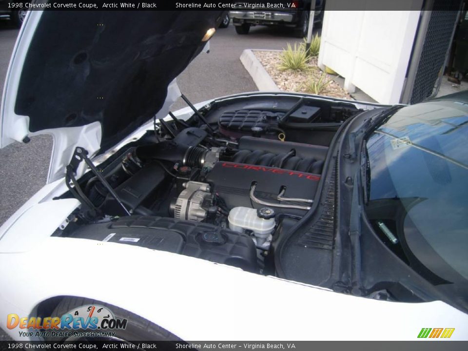 1998 Chevrolet Corvette Coupe Arctic White / Black Photo #10