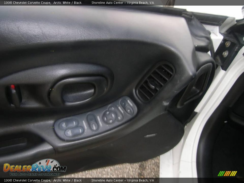 1998 Chevrolet Corvette Coupe Arctic White / Black Photo #12
