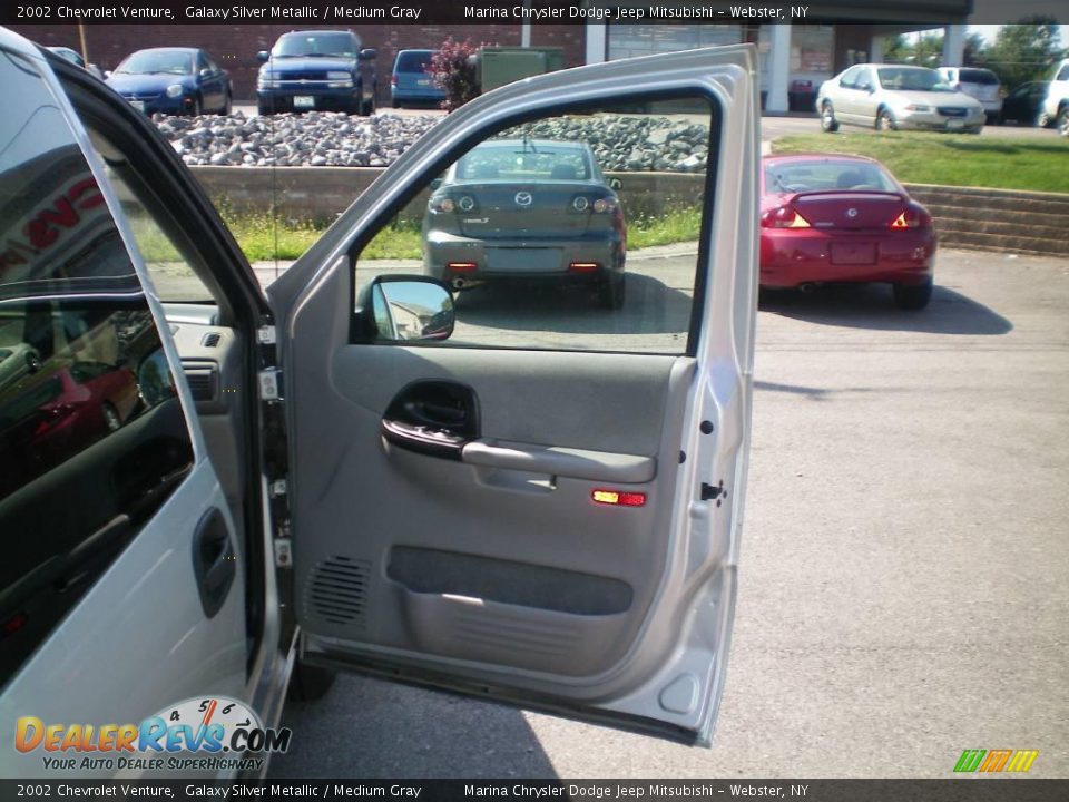 2002 Chevrolet Venture Galaxy Silver Metallic / Medium Gray Photo #22