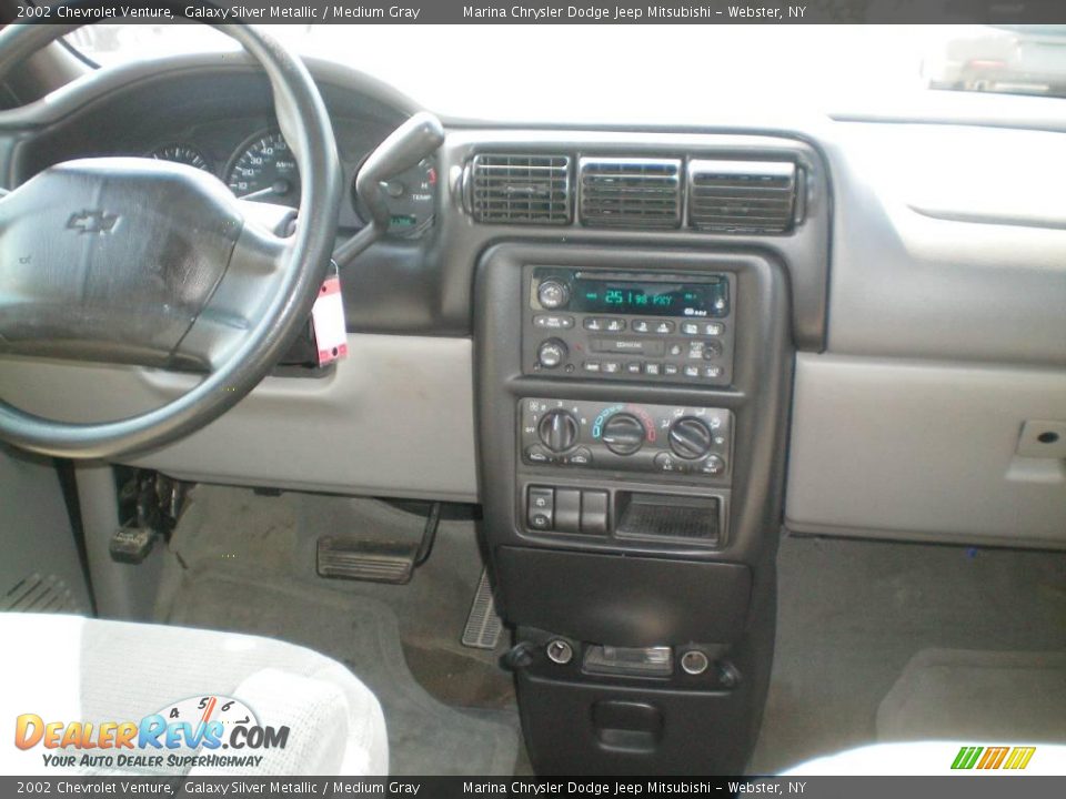2002 Chevrolet Venture Galaxy Silver Metallic / Medium Gray Photo #25