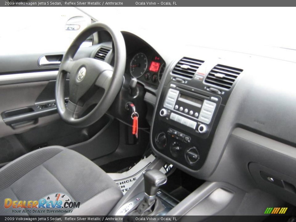 2009 Volkswagen Jetta S Sedan Reflex Silver Metallic / Anthracite Photo #18