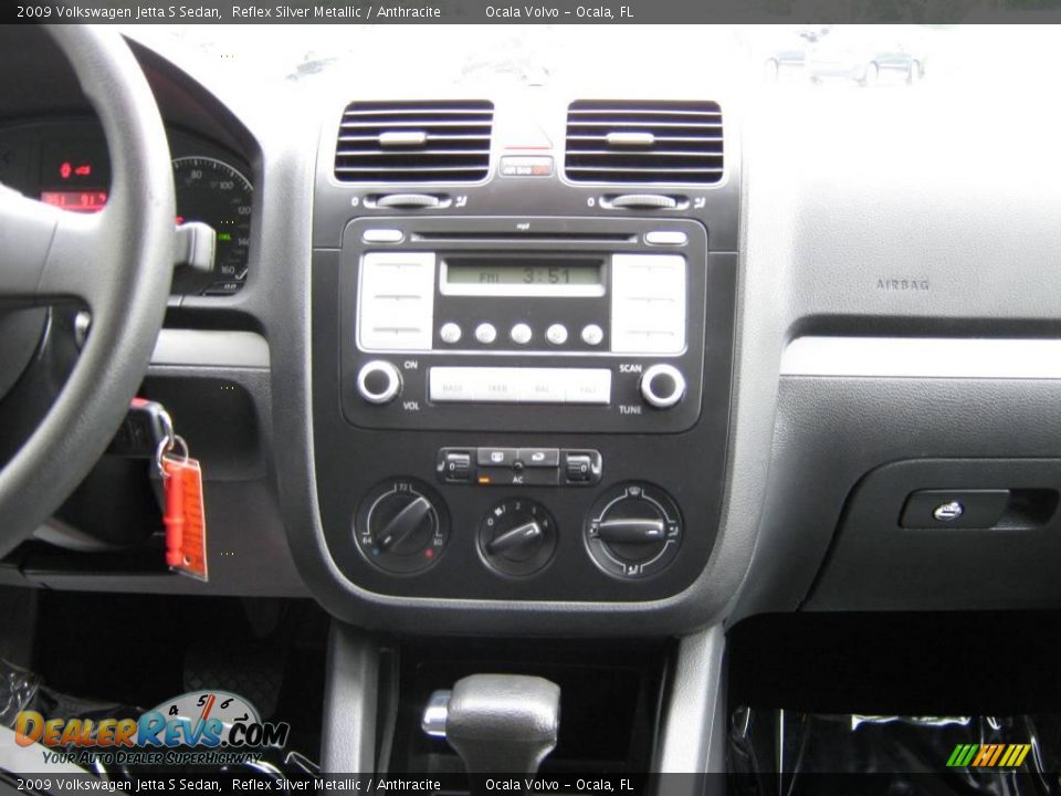 2009 Volkswagen Jetta S Sedan Reflex Silver Metallic / Anthracite Photo #24