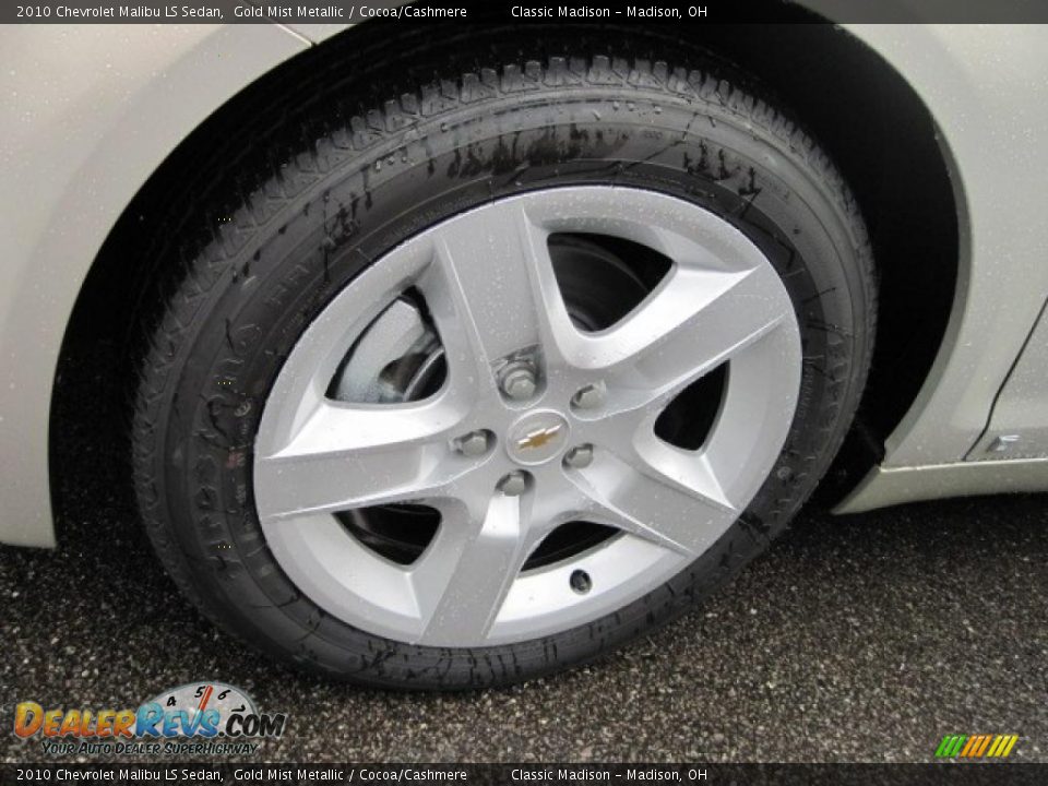 2010 Chevrolet Malibu LS Sedan Gold Mist Metallic / Cocoa/Cashmere Photo #5