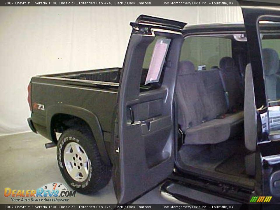2007 Chevrolet Silverado 1500 Classic Z71 Extended Cab 4x4 Black / Dark Charcoal Photo #11