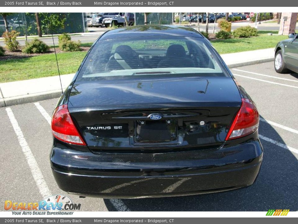 2005 Ford Taurus SE Black / Ebony Black Photo #5