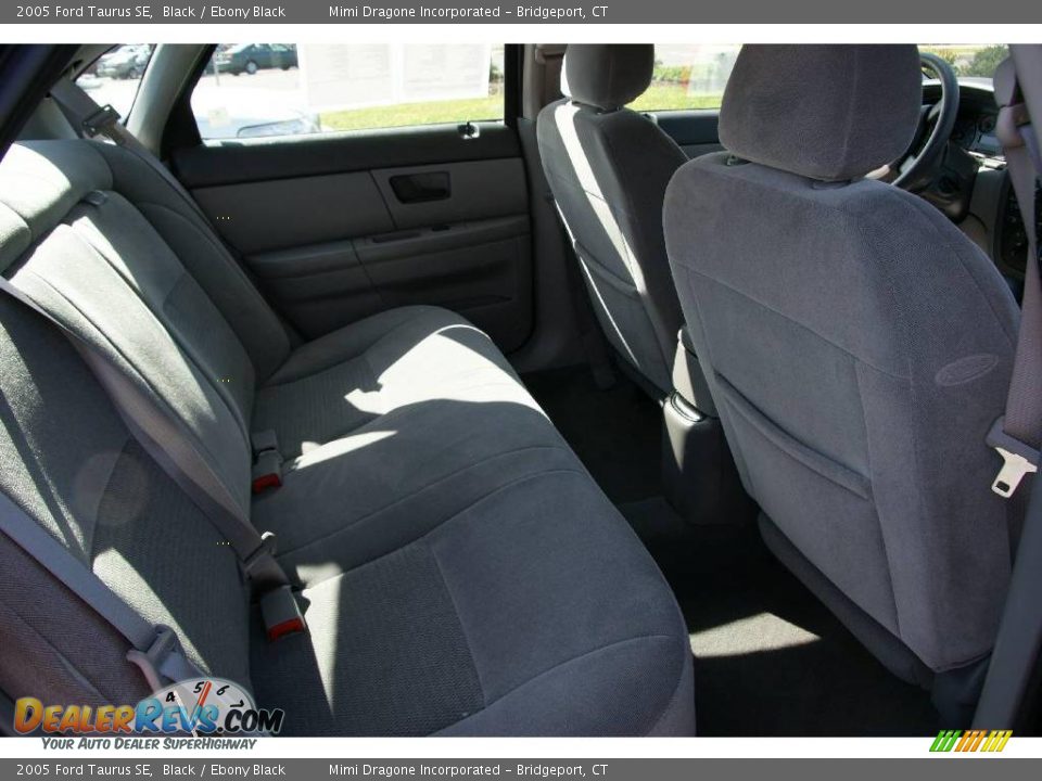 2005 Ford Taurus SE Black / Ebony Black Photo #14