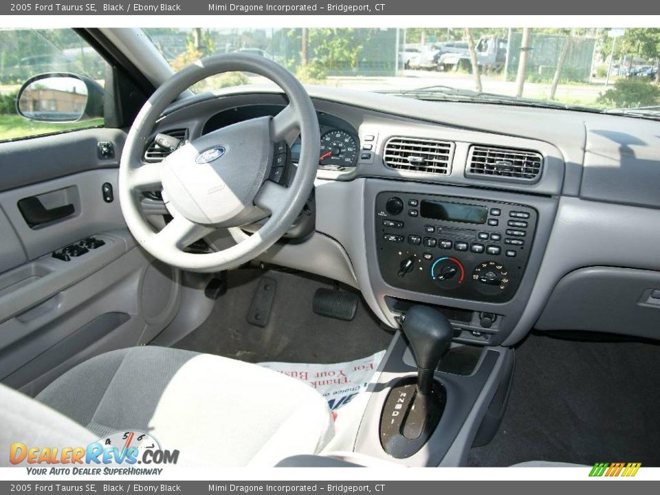 2005 Ford Taurus SE Black / Ebony Black Photo #15