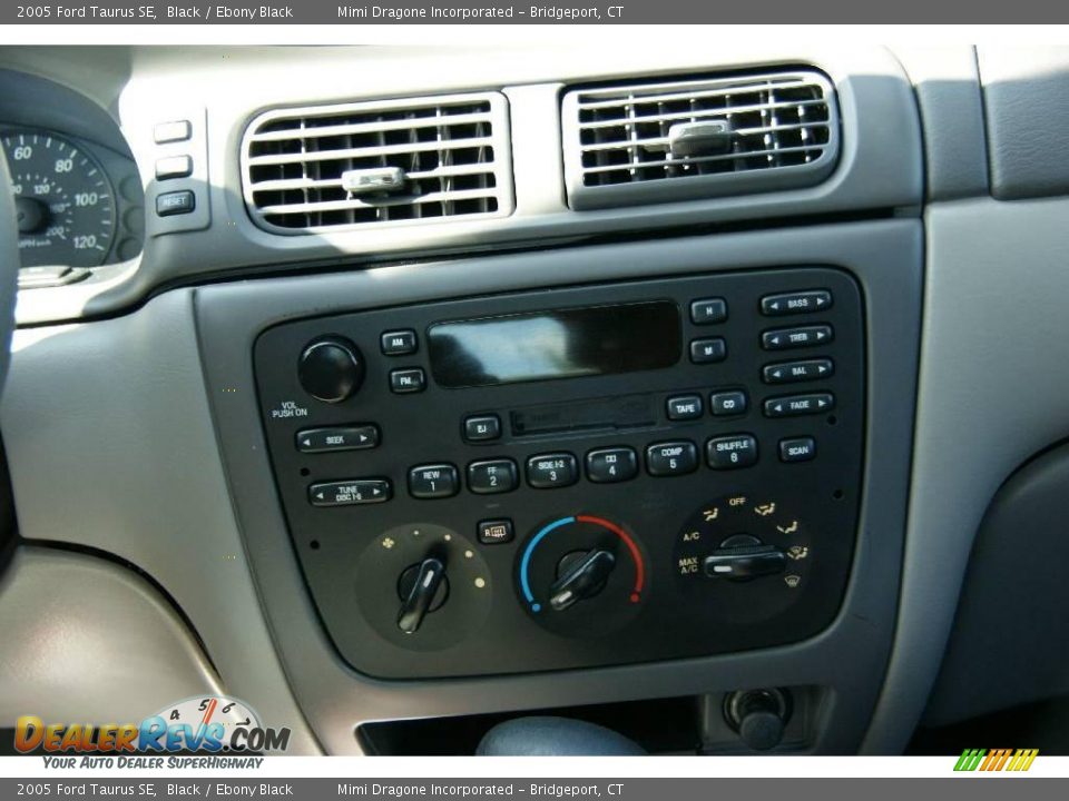 2005 Ford Taurus SE Black / Ebony Black Photo #17
