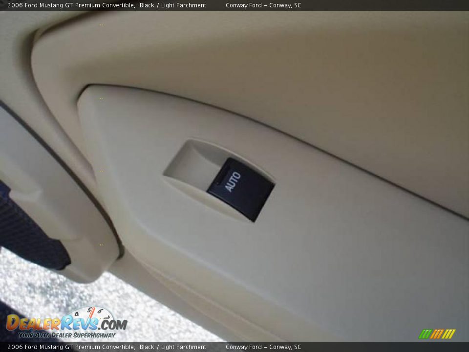 2006 Ford Mustang GT Premium Convertible Black / Light Parchment Photo #18