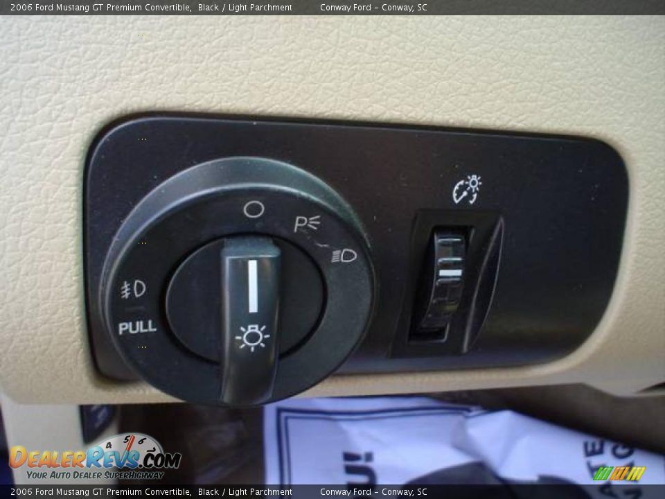 2006 Ford Mustang GT Premium Convertible Black / Light Parchment Photo #24