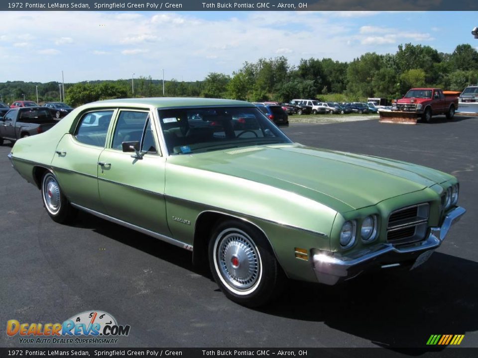 Front 3/4 View of 1972 Pontiac LeMans Sedan Photo #1
