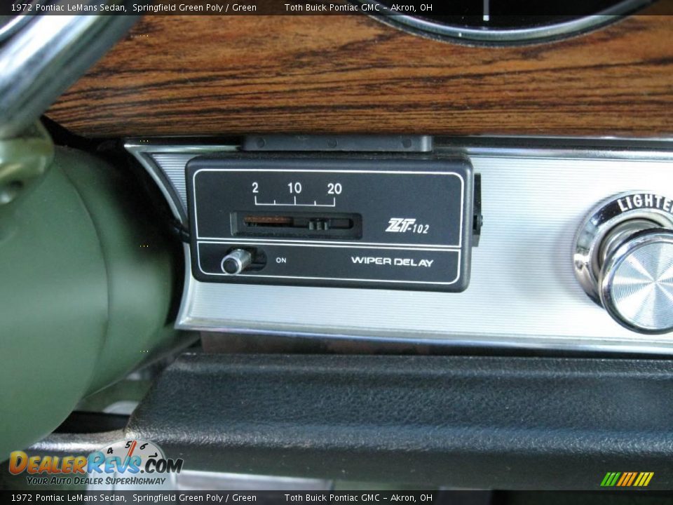 Controls of 1972 Pontiac LeMans Sedan Photo #17