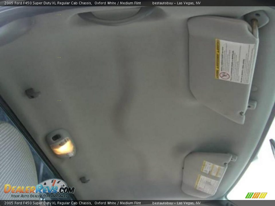 2005 Ford F450 Super Duty XL Regular Cab Chassis Oxford White / Medium Flint Photo #19
