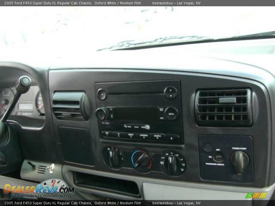 2005 Ford F450 Super Duty XL Regular Cab Chassis Oxford White / Medium Flint Photo #20