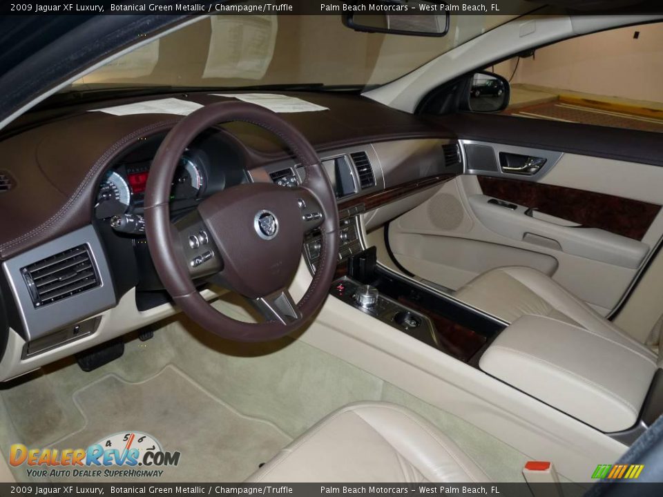 2009 Jaguar XF Luxury Botanical Green Metallic / Champagne/Truffle Photo #9