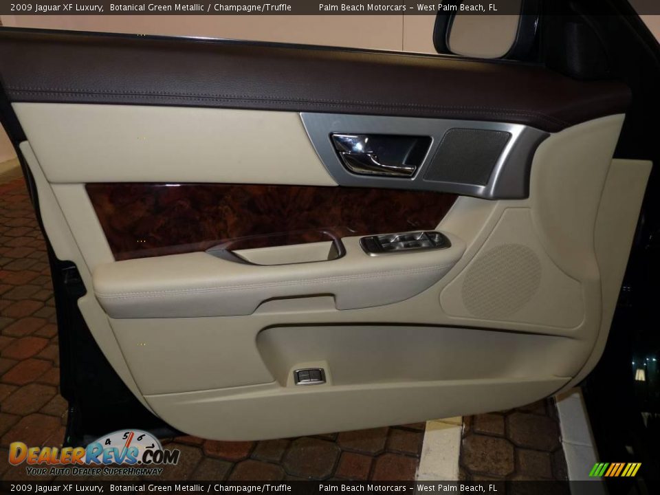 2009 Jaguar XF Luxury Botanical Green Metallic / Champagne/Truffle Photo #10
