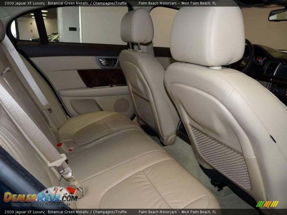 2009 Jaguar XF Luxury Botanical Green Metallic / Champagne/Truffle Photo #16