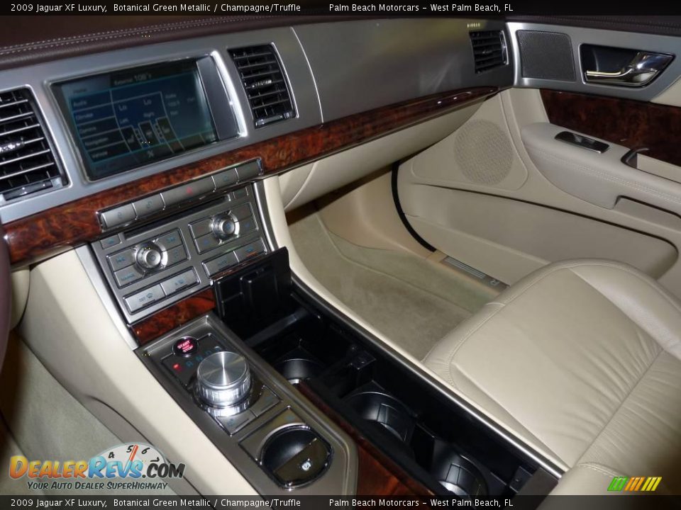 2009 Jaguar XF Luxury Botanical Green Metallic / Champagne/Truffle Photo #21