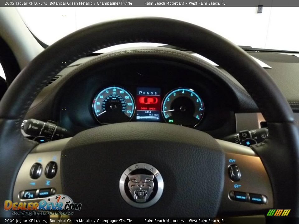 2009 Jaguar XF Luxury Botanical Green Metallic / Champagne/Truffle Photo #24