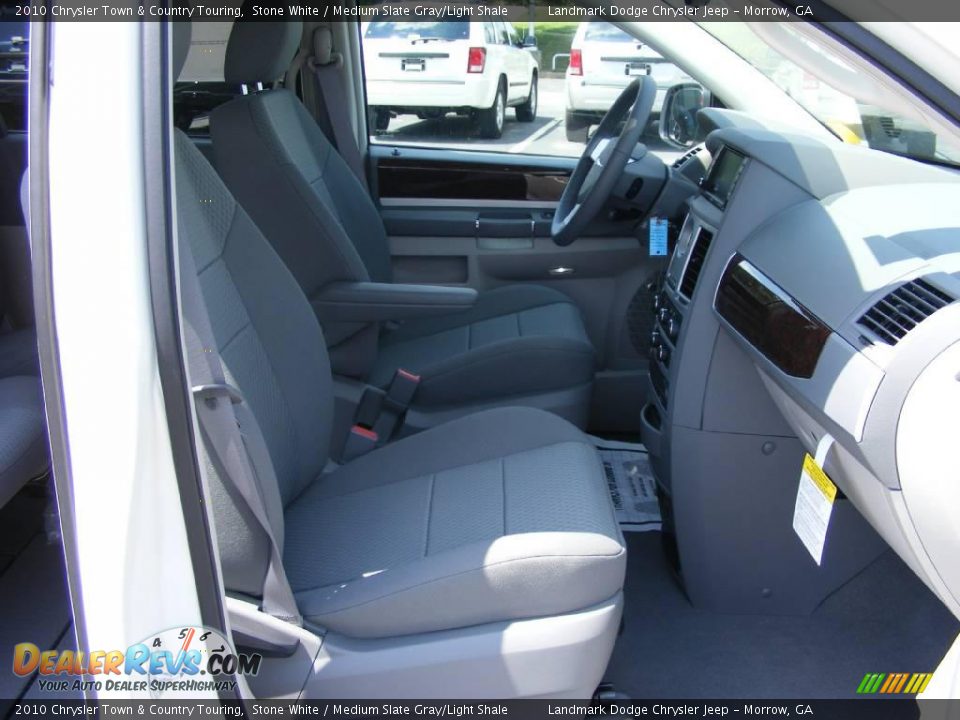 2010 Chrysler Town & Country Touring Stone White / Medium Slate Gray/Light Shale Photo #9