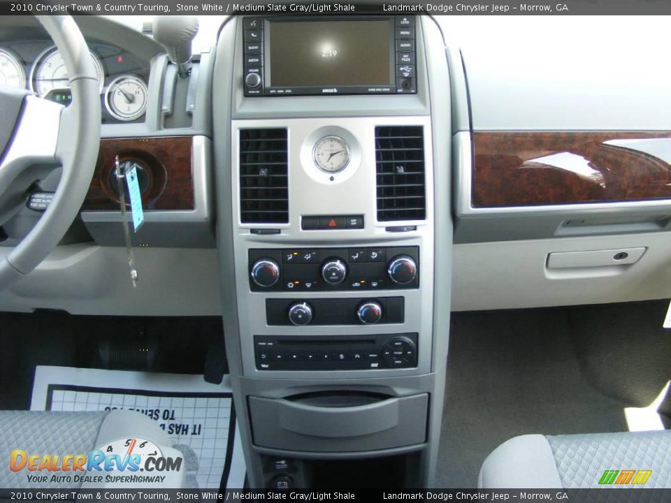 2010 Chrysler Town & Country Touring Stone White / Medium Slate Gray/Light Shale Photo #10