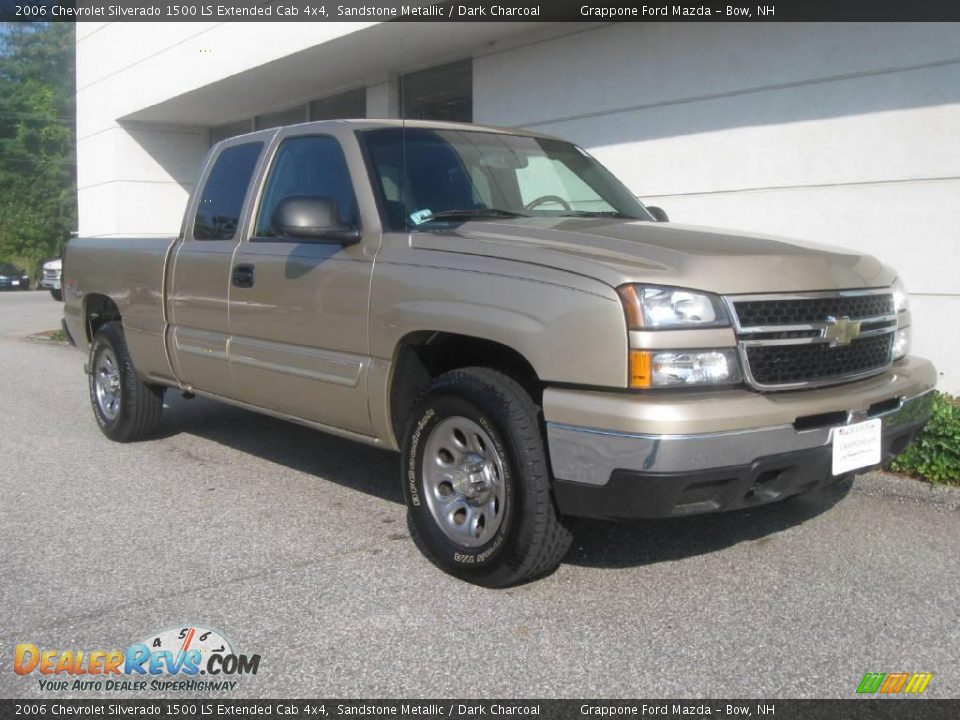 2006 Chevrolet Silverado 1500 LS Extended Cab 4x4 Sandstone Metallic / Dark Charcoal Photo #1