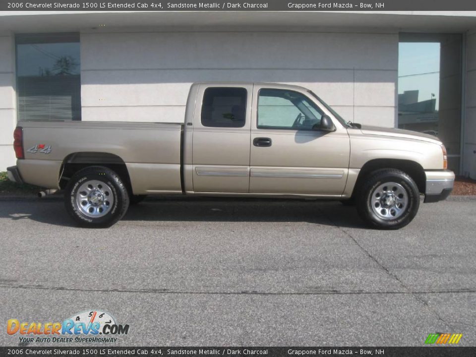 2006 Chevrolet Silverado 1500 LS Extended Cab 4x4 Sandstone Metallic / Dark Charcoal Photo #2