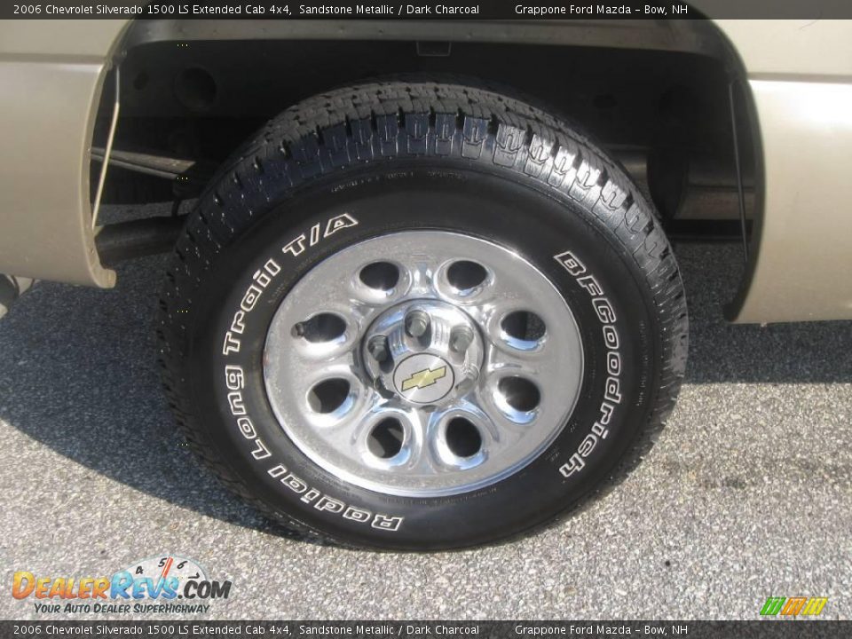 2006 Chevrolet Silverado 1500 LS Extended Cab 4x4 Sandstone Metallic / Dark Charcoal Photo #5
