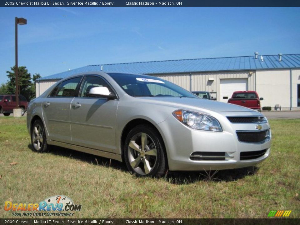 2009 Chevrolet Malibu LT Sedan Silver Ice Metallic / Ebony Photo #3