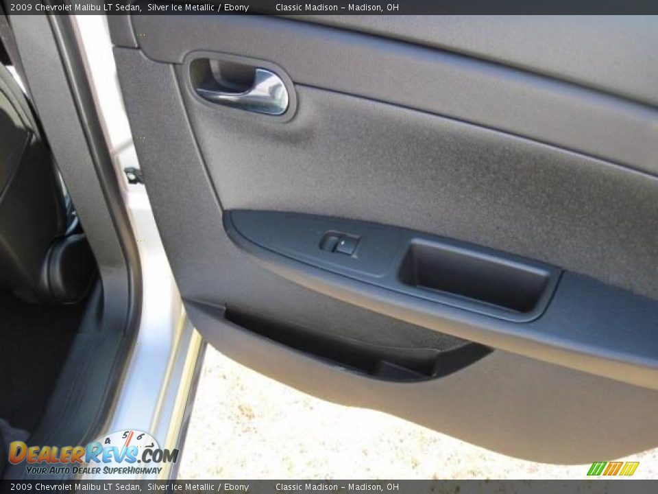 2009 Chevrolet Malibu LT Sedan Silver Ice Metallic / Ebony Photo #15