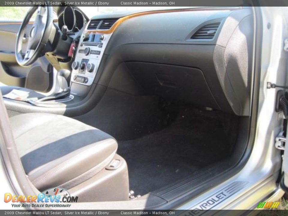 2009 Chevrolet Malibu LT Sedan Silver Ice Metallic / Ebony Photo #16